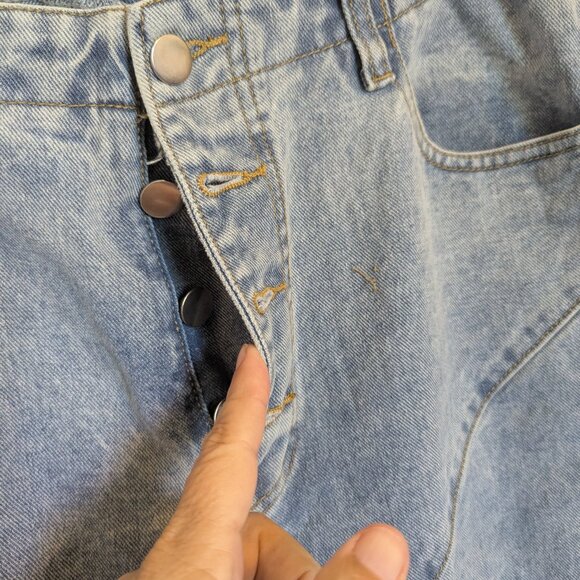 NWT | PRETTY LITTLE THING | High Waist Seam Detail Mom Jeans | BLEACH WASH | 10 - Picture 6 of 14